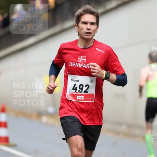 05.10.2025 - 20. swb-Marathon Bremen Michael Strokosch http://msf.ph/oto/9214473 05.10.2025 12:36:09 Laufen 492 meine-sportfotos.de