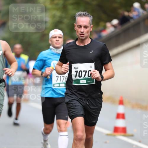 05.10.2025 - 20. swb-Marathon Bremen Michael Strokosch http://msf.ph/oto/9214484 05.10.2025 12:36:17 Laufen 7178, 7070 meine-sportfotos.de