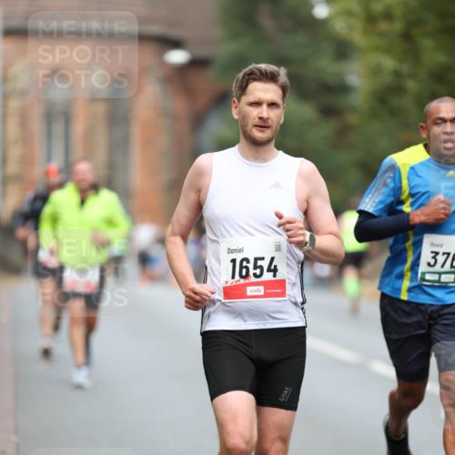 05.10.2025 - 20. swb-Marathon Bremen Michael Strokosch http://msf.ph/oto/9214490 05.10.2025 12:36:20 Laufen 1654, 376 meine-sportfotos.de