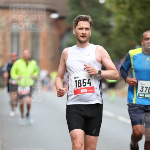 05.10.2025 - 20. swb-Marathon Bremen Michael Strokosch http://msf.ph/oto/9214491 05.10.2025 12:36:20 Laufen 1654, 376 meine-sportfotos.de