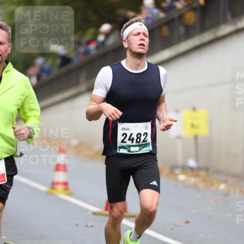 05.10.2025 - 20. swb-Marathon Bremen Michael Strokosch http://msf.ph/oto/9214496 05.10.2025 12:36:24 Laufen 2482 meine-sportfotos.de