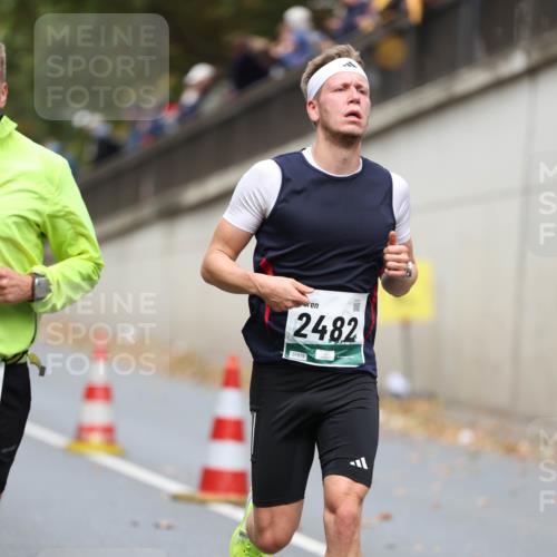 05.10.2025 - 20. swb-Marathon Bremen Michael Strokosch http://msf.ph/oto/9214497 05.10.2025 12:36:25 Laufen 2482 meine-sportfotos.de