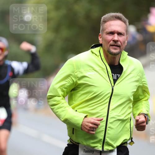 05.10.2025 - 20. swb-Marathon Bremen Michael Strokosch http://msf.ph/oto/9214499 05.10.2025 12:36:26 Laufen 1195 meine-sportfotos.de