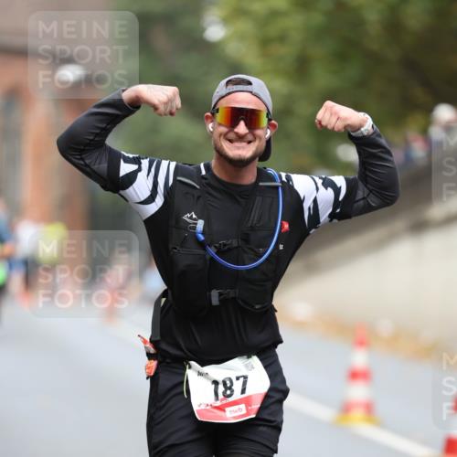05.10.2025 - 20. swb-Marathon Bremen Michael Strokosch http://msf.ph/oto/9214501 05.10.2025 12:36:27 Laufen 187 meine-sportfotos.de