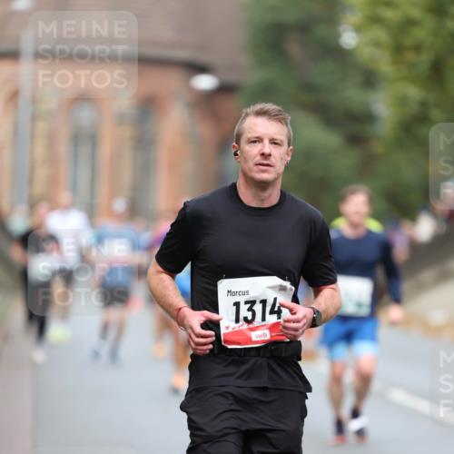 05.10.2025 - 20. swb-Marathon Bremen Michael Strokosch http://msf.ph/oto/9214524 05.10.2025 12:36:41 Laufen 1314 meine-sportfotos.de