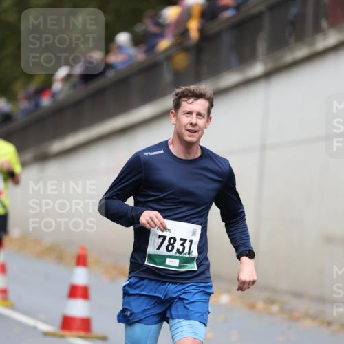 05.10.2025 - 20. swb-Marathon Bremen Michael Strokosch http://msf.ph/oto/9214529 05.10.2025 12:36:44 Laufen 7831 meine-sportfotos.de