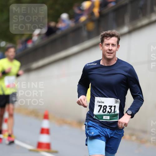 05.10.2025 - 20. swb-Marathon Bremen Michael Strokosch http://msf.ph/oto/9214530 05.10.2025 12:36:44 Laufen 7831 meine-sportfotos.de
