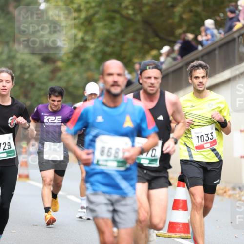 05.10.2025 - 20. swb-Marathon Bremen Michael Strokosch http://msf.ph/oto/9214534 05.10.2025 12:36:46 Laufen 729, 8681, 70, 1033 meine-sportfotos.de
