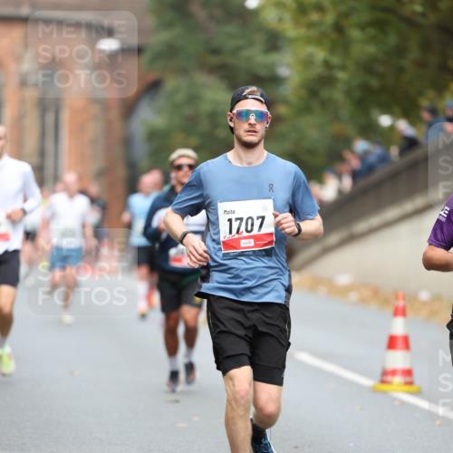 05.10.2025 - 20. swb-Marathon Bremen Michael Strokosch http://msf.ph/oto/9214540 05.10.2025 12:36:49 Laufen 1707 meine-sportfotos.de