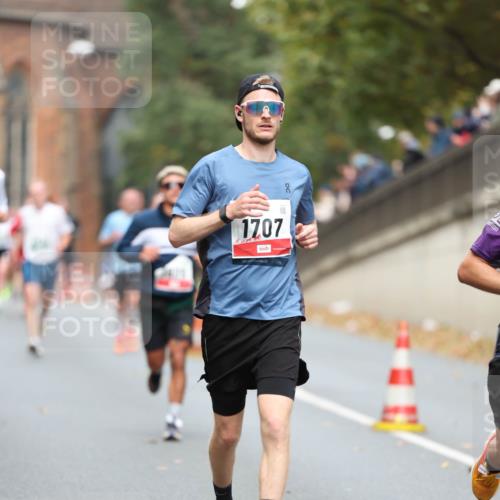 05.10.2025 - 20. swb-Marathon Bremen Michael Strokosch http://msf.ph/oto/9214541 05.10.2025 12:36:49 Laufen 1707 meine-sportfotos.de