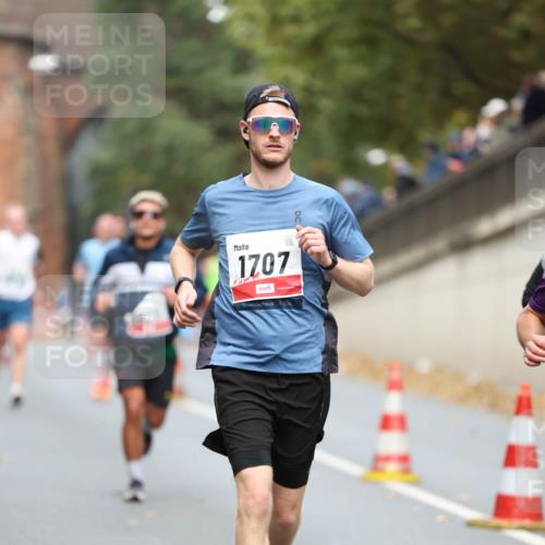 05.10.2025 - 20. swb-Marathon Bremen Michael Strokosch http://msf.ph/oto/9214543 05.10.2025 12:36:49 Laufen 1707 meine-sportfotos.de