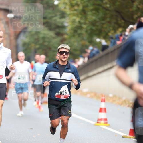 05.10.2025 - 20. swb-Marathon Bremen Michael Strokosch http://msf.ph/oto/9214545 05.10.2025 12:36:51 Laufen 1989 meine-sportfotos.de