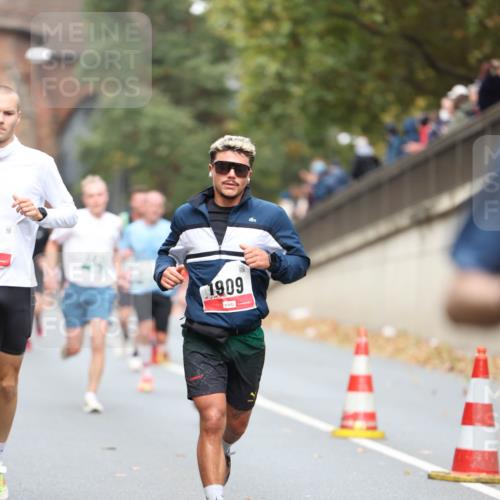05.10.2025 - 20. swb-Marathon Bremen Michael Strokosch http://msf.ph/oto/9214546 05.10.2025 12:36:51 Laufen 1909 meine-sportfotos.de