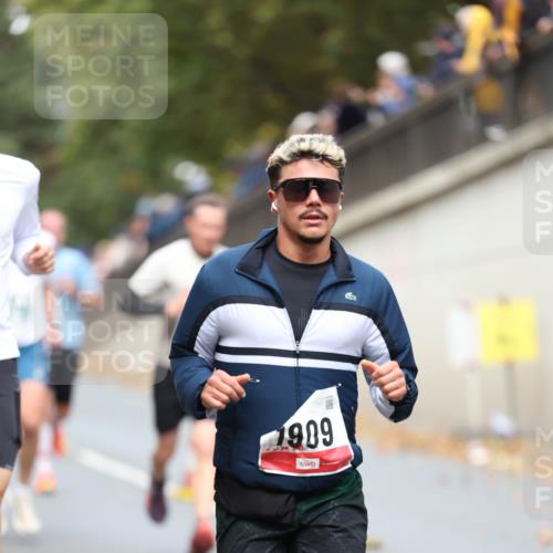 05.10.2025 - 20. swb-Marathon Bremen Michael Strokosch http://msf.ph/oto/9214552 05.10.2025 12:36:53 Laufen 1909 meine-sportfotos.de
