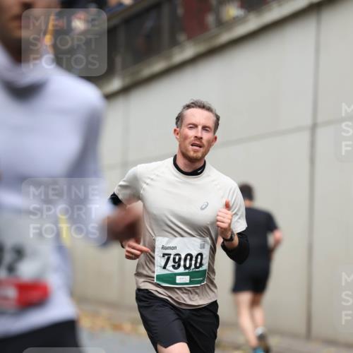 05.10.2025 - 20. swb-Marathon Bremen Michael Strokosch http://msf.ph/oto/9214554 05.10.2025 12:36:56 Laufen 7900 meine-sportfotos.de