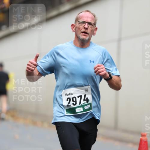 05.10.2025 - 20. swb-Marathon Bremen Michael Strokosch http://msf.ph/oto/9214557 05.10.2025 12:36:58 Laufen 2974, 04451 meine-sportfotos.de