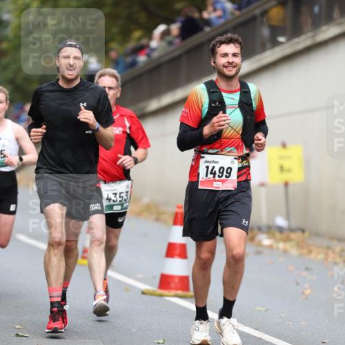 05.10.2025 - 20. swb-Marathon Bremen Michael Strokosch http://msf.ph/oto/9214558 05.10.2025 12:36:59 Laufen 5, 19, 4353, 1499 meine-sportfotos.de