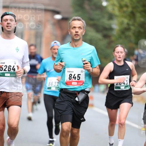 05.10.2025 - 20. swb-Marathon Bremen Michael Strokosch http://msf.ph/oto/9214564 05.10.2025 12:37:01 Laufen 5264, 6632, 845, 2043 meine-sportfotos.de