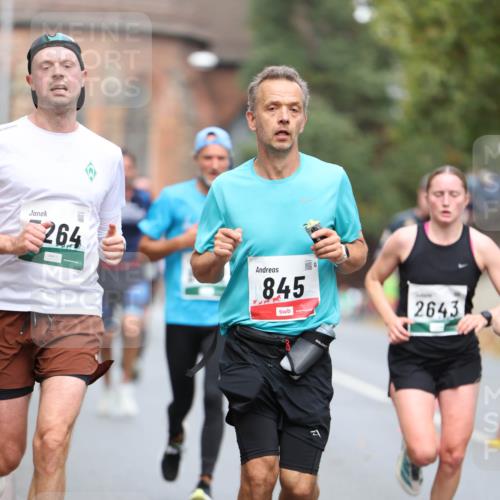 05.10.2025 - 20. swb-Marathon Bremen Michael Strokosch http://msf.ph/oto/9214565 05.10.2025 12:37:01 Laufen 264, 845, 2643 meine-sportfotos.de