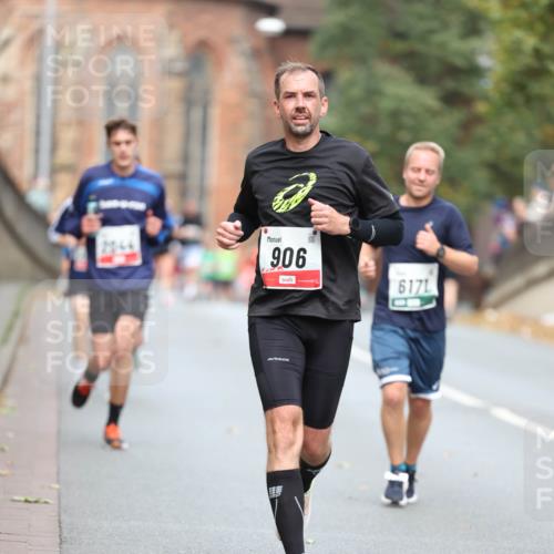 05.10.2025 - 20. swb-Marathon Bremen Michael Strokosch http://msf.ph/oto/9214578 05.10.2025 12:37:10 Laufen 906, 6171 meine-sportfotos.de