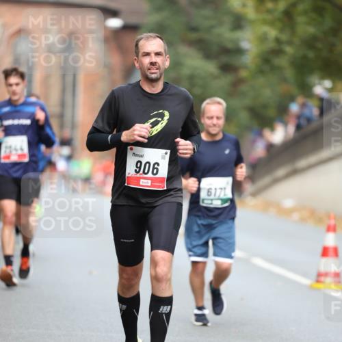 05.10.2025 - 20. swb-Marathon Bremen Michael Strokosch http://msf.ph/oto/9214579 05.10.2025 12:37:10 Laufen 906, 6171 meine-sportfotos.de