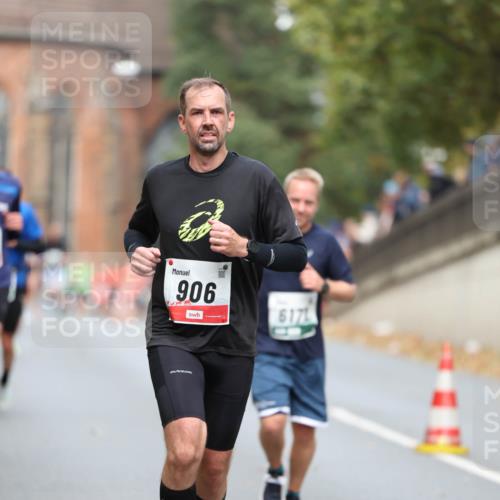 05.10.2025 - 20. swb-Marathon Bremen Michael Strokosch http://msf.ph/oto/9214580 05.10.2025 12:37:10 Laufen 906, 6171 meine-sportfotos.de