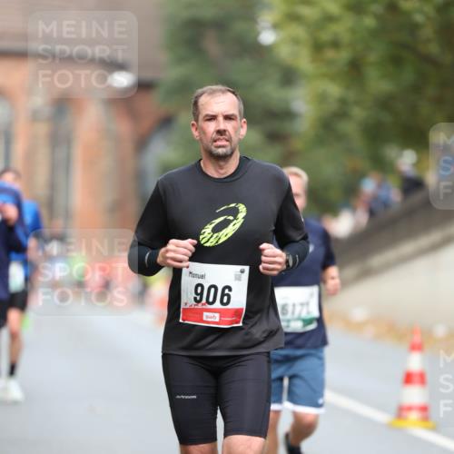 05.10.2025 - 20. swb-Marathon Bremen Michael Strokosch http://msf.ph/oto/9214581 05.10.2025 12:37:11 Laufen 906, 6171 meine-sportfotos.de