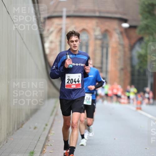 05.10.2025 - 20. swb-Marathon Bremen Michael Strokosch http://msf.ph/oto/9214583 05.10.2025 12:37:12 Laufen 2044, 38 meine-sportfotos.de