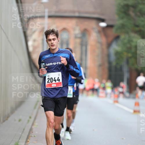 05.10.2025 - 20. swb-Marathon Bremen Michael Strokosch http://msf.ph/oto/9214585 05.10.2025 12:37:13 Laufen 2044 meine-sportfotos.de