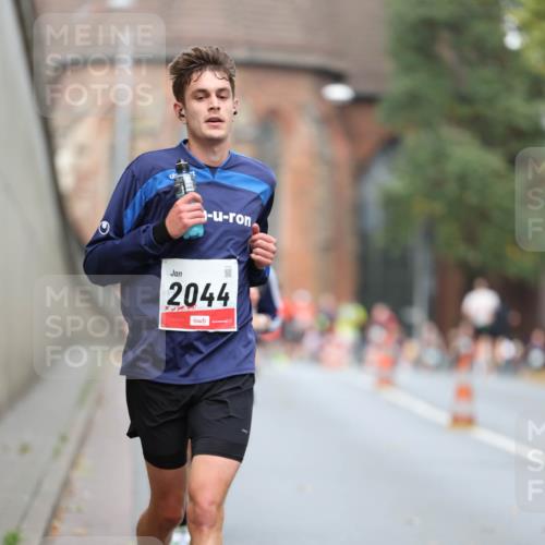 05.10.2025 - 20. swb-Marathon Bremen Michael Strokosch http://msf.ph/oto/9214586 05.10.2025 12:37:14 Laufen 2044 meine-sportfotos.de
