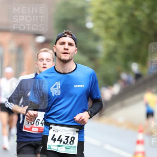 05.10.2025 - 20. swb-Marathon Bremen Michael Strokosch http://msf.ph/oto/9214587 05.10.2025 12:37:16 Laufen 64, 4438 meine-sportfotos.de
