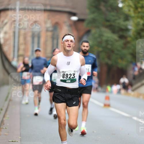 05.10.2025 - 20. swb-Marathon Bremen Michael Strokosch http://msf.ph/oto/9214593 05.10.2025 12:37:19 Laufen 8923 meine-sportfotos.de