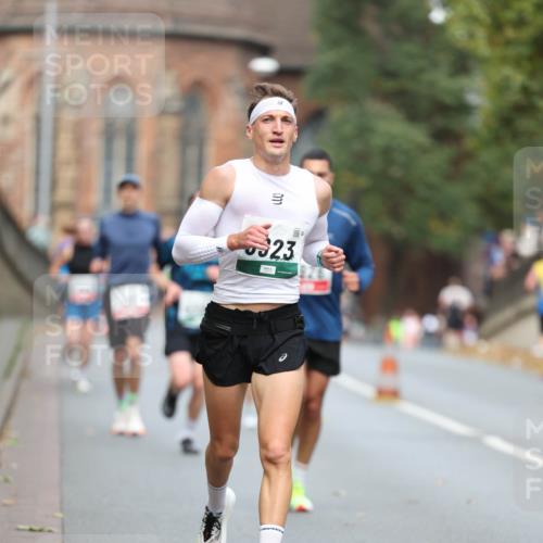 05.10.2025 - 20. swb-Marathon Bremen Michael Strokosch http://msf.ph/oto/9214594 05.10.2025 12:37:19 Laufen 323 meine-sportfotos.de