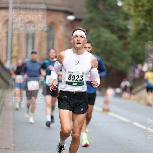 05.10.2025 - 20. swb-Marathon Bremen Michael Strokosch http://msf.ph/oto/9214595 05.10.2025 12:37:20 Laufen 8923 meine-sportfotos.de
