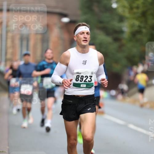 05.10.2025 - 20. swb-Marathon Bremen Michael Strokosch http://msf.ph/oto/9214597 05.10.2025 12:37:20 Laufen 8923 meine-sportfotos.de
