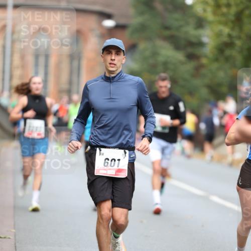 05.10.2025 - 20. swb-Marathon Bremen Michael Strokosch http://msf.ph/oto/9214604 05.10.2025 12:37:25 Laufen 601, 1 meine-sportfotos.de