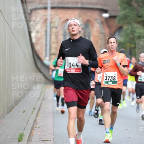 05.10.2025 - 20. swb-Marathon Bremen Michael Strokosch http://msf.ph/oto/9214619 05.10.2025 12:37:36 Laufen 1044, 3738 meine-sportfotos.de