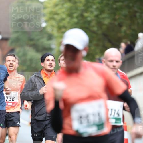 05.10.2025 - 20. swb-Marathon Bremen Michael Strokosch http://msf.ph/oto/9214627 05.10.2025 12:37:41 Laufen 736, 1114 meine-sportfotos.de