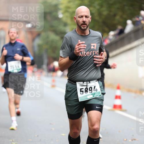 05.10.2025 - 20. swb-Marathon Bremen Michael Strokosch http://msf.ph/oto/9214638 05.10.2025 12:37:48 Laufen 5894 meine-sportfotos.de