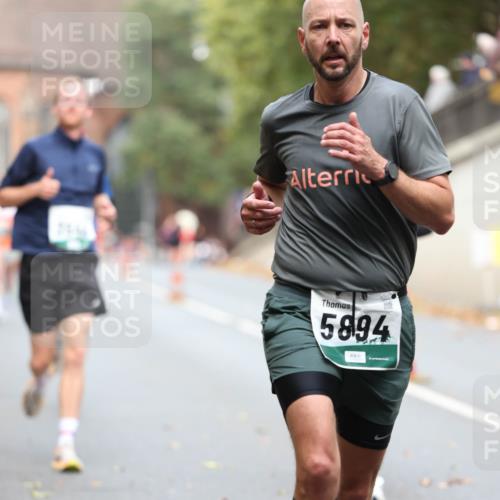 05.10.2025 - 20. swb-Marathon Bremen Michael Strokosch http://msf.ph/oto/9214639 05.10.2025 12:37:48 Laufen 5894 meine-sportfotos.de
