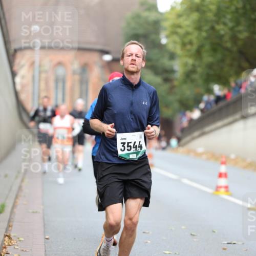 05.10.2025 - 20. swb-Marathon Bremen Michael Strokosch http://msf.ph/oto/9214641 05.10.2025 12:37:49 Laufen 28990, 3544 meine-sportfotos.de