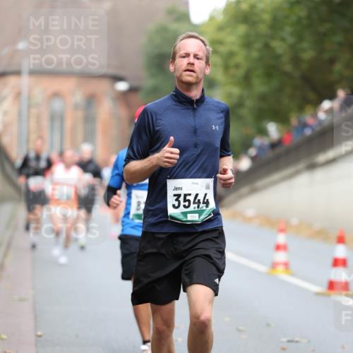05.10.2025 - 20. swb-Marathon Bremen Michael Strokosch http://msf.ph/oto/9214643 05.10.2025 12:37:50 Laufen 26990, 3544 meine-sportfotos.de
