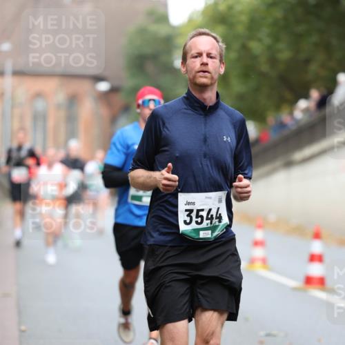 05.10.2025 - 20. swb-Marathon Bremen Michael Strokosch http://msf.ph/oto/9214644 05.10.2025 12:37:50 Laufen 26990, 3544 meine-sportfotos.de
