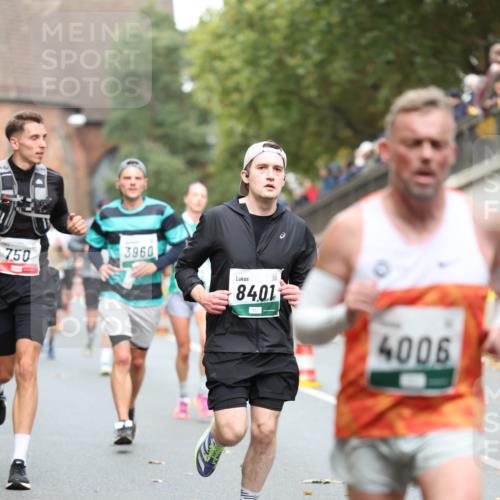 05.10.2025 - 20. swb-Marathon Bremen Michael Strokosch http://msf.ph/oto/9214652 05.10.2025 12:37:55 Laufen 750, 3960, 8401, 4006 meine-sportfotos.de