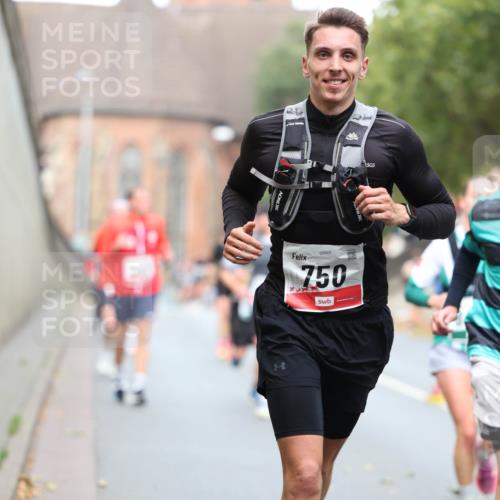 05.10.2025 - 20. swb-Marathon Bremen Michael Strokosch http://msf.ph/oto/9214658 05.10.2025 12:37:57 Laufen 505, 00505, 750 meine-sportfotos.de