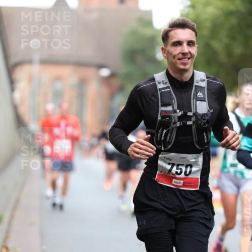 05.10.2025 - 20. swb-Marathon Bremen Michael Strokosch http://msf.ph/oto/9214659 05.10.2025 12:37:58 Laufen 00505, 750 meine-sportfotos.de