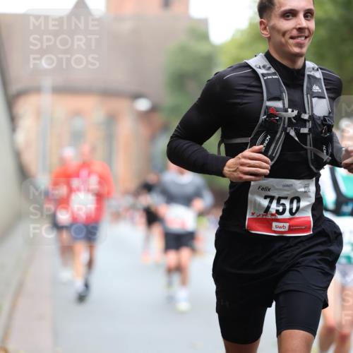 05.10.2025 - 20. swb-Marathon Bremen Michael Strokosch http://msf.ph/oto/9214660 05.10.2025 12:37:58 Laufen 00505, 750 meine-sportfotos.de
