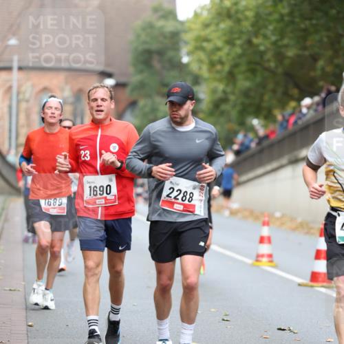 05.10.2025 - 20. swb-Marathon Bremen Michael Strokosch http://msf.ph/oto/9214663 05.10.2025 12:38:01 Laufen 23, 1689, 1690, 2288 meine-sportfotos.de