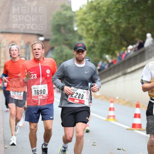 05.10.2025 - 20. swb-Marathon Bremen Michael Strokosch http://msf.ph/oto/9214664 05.10.2025 12:38:01 Laufen 23, 1689, 1690, 2288 meine-sportfotos.de