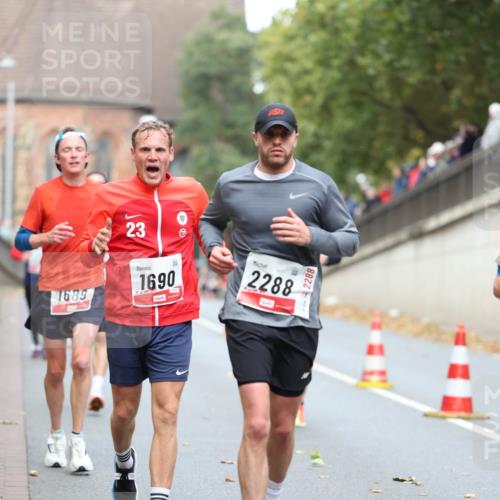 05.10.2025 - 20. swb-Marathon Bremen Michael Strokosch http://msf.ph/oto/9214665 05.10.2025 12:38:02 Laufen 1689, 16, 23, 1690, 2288 meine-sportfotos.de